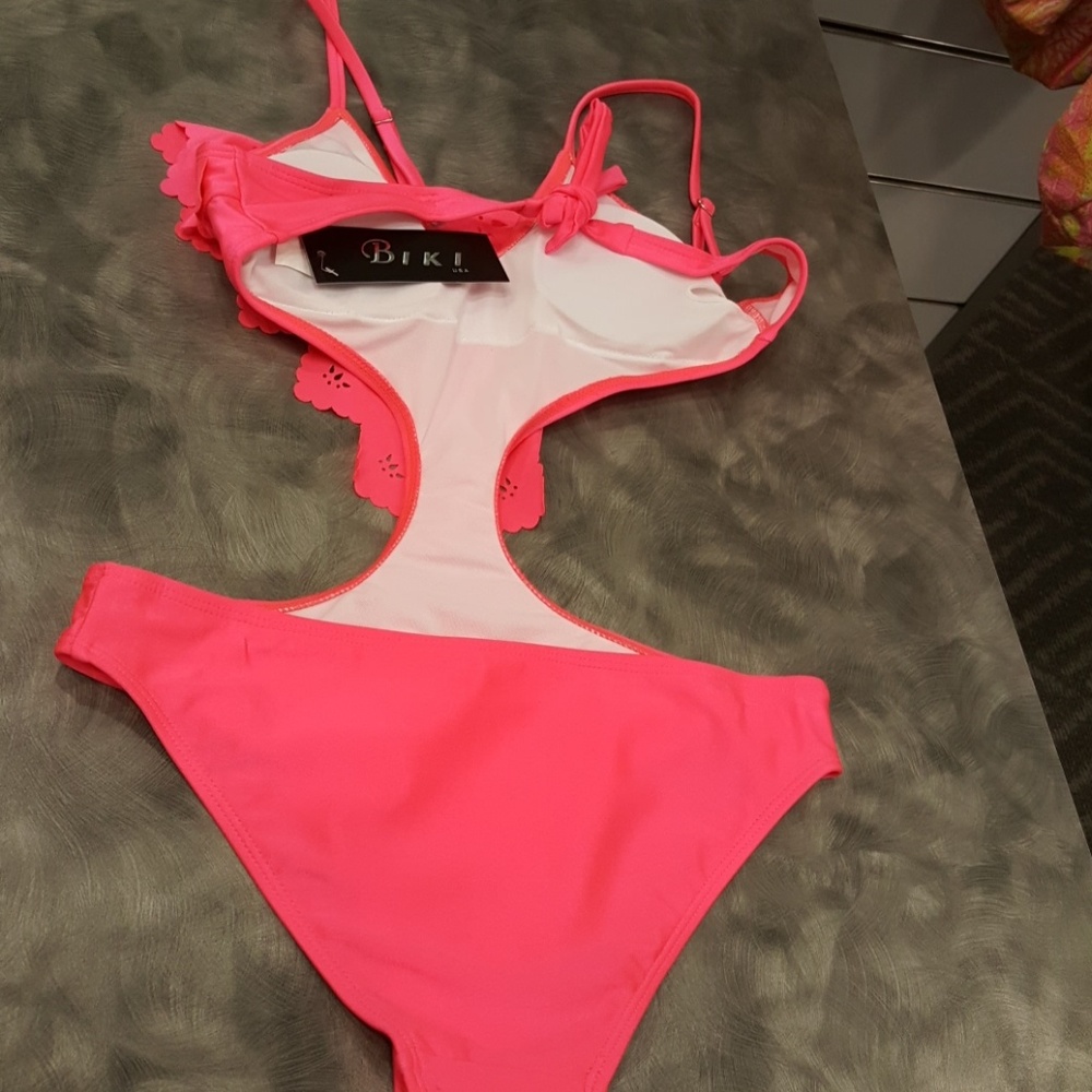 Monokini - Picture 2 of 2